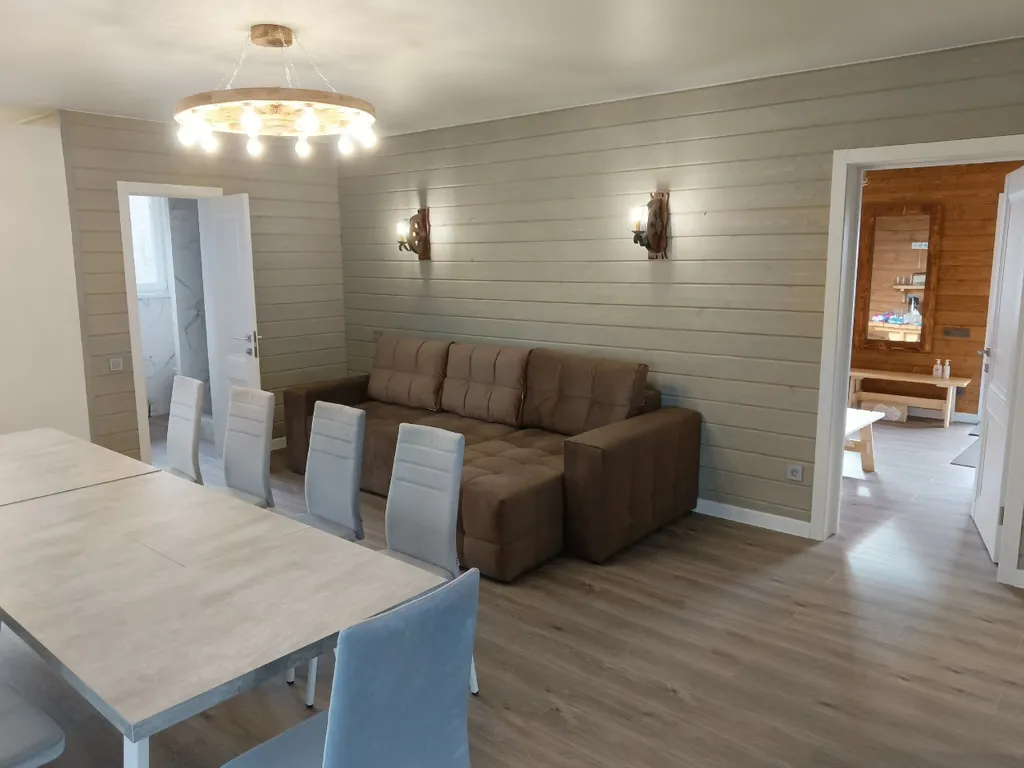 Новый дом-баня с беседками у леса