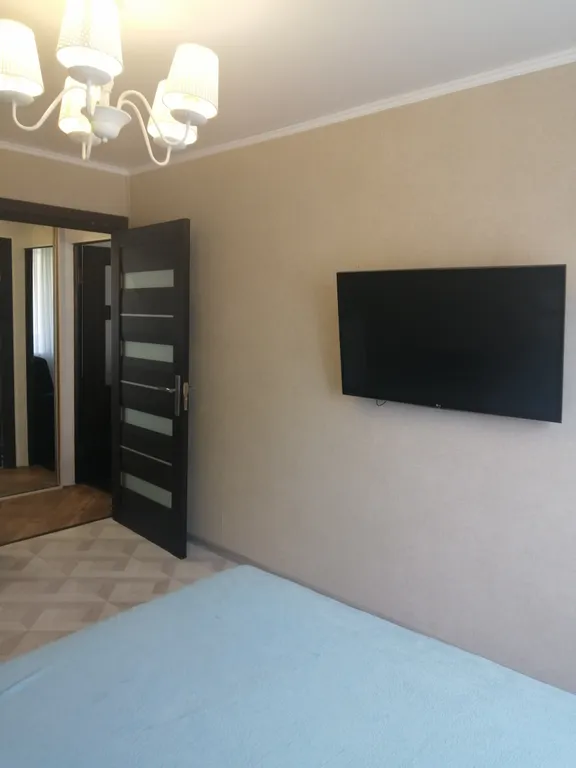 Двухкомнатная квартира в центре города, есть вся техника