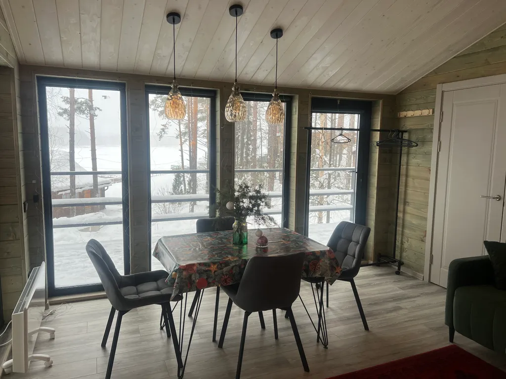 Дом 7 в лесу у реки