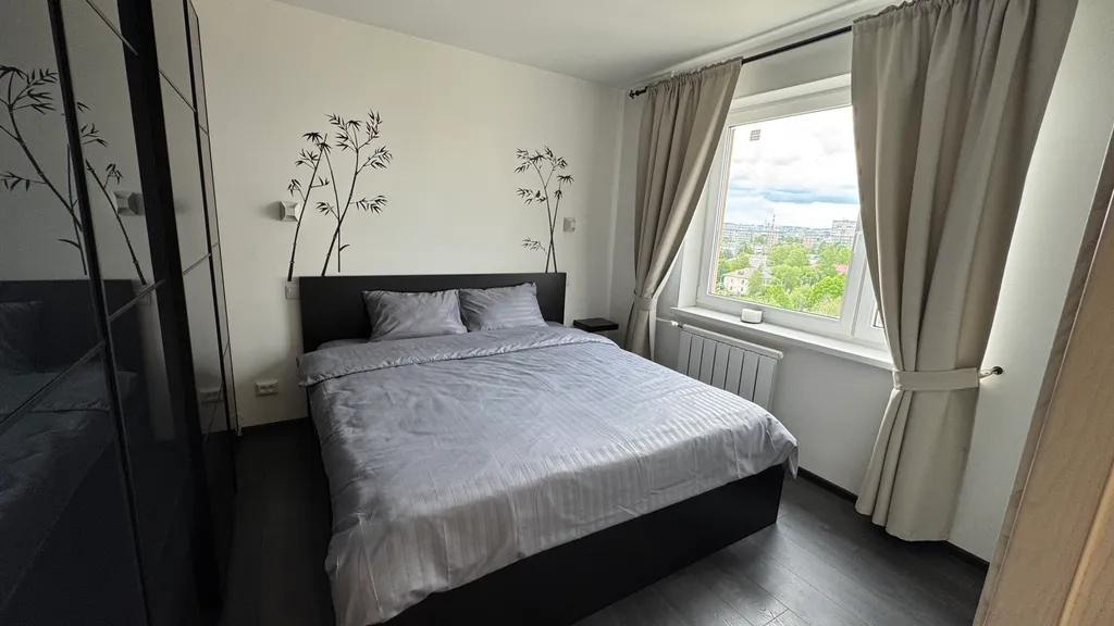 Светлые апартаменты в центре города с видом на озеро