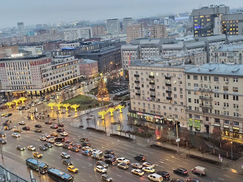 Панорамная комната с балконом с видом на Москва-Сити 17 этаж