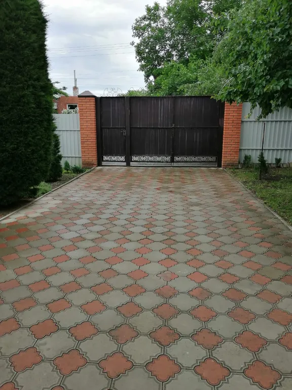 Жилой деревянный двухэтажный дом