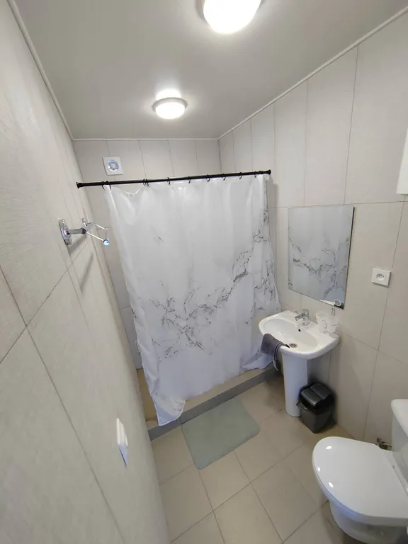 Квартира Квартира Уютный новый номер, тихий дворик в центре Гагры, 2 мин до моря — Гагра