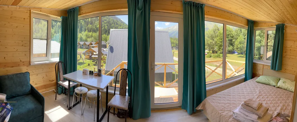 Домик с панорамными видами