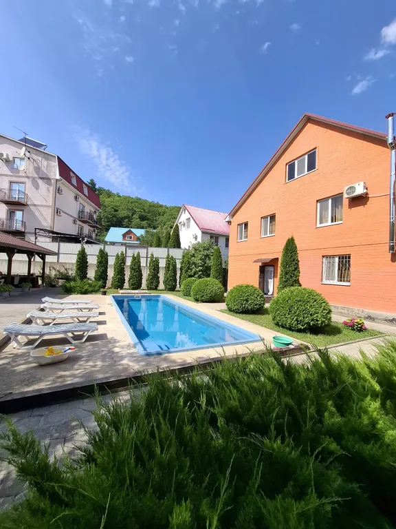 Комната в коттедже с бассейном