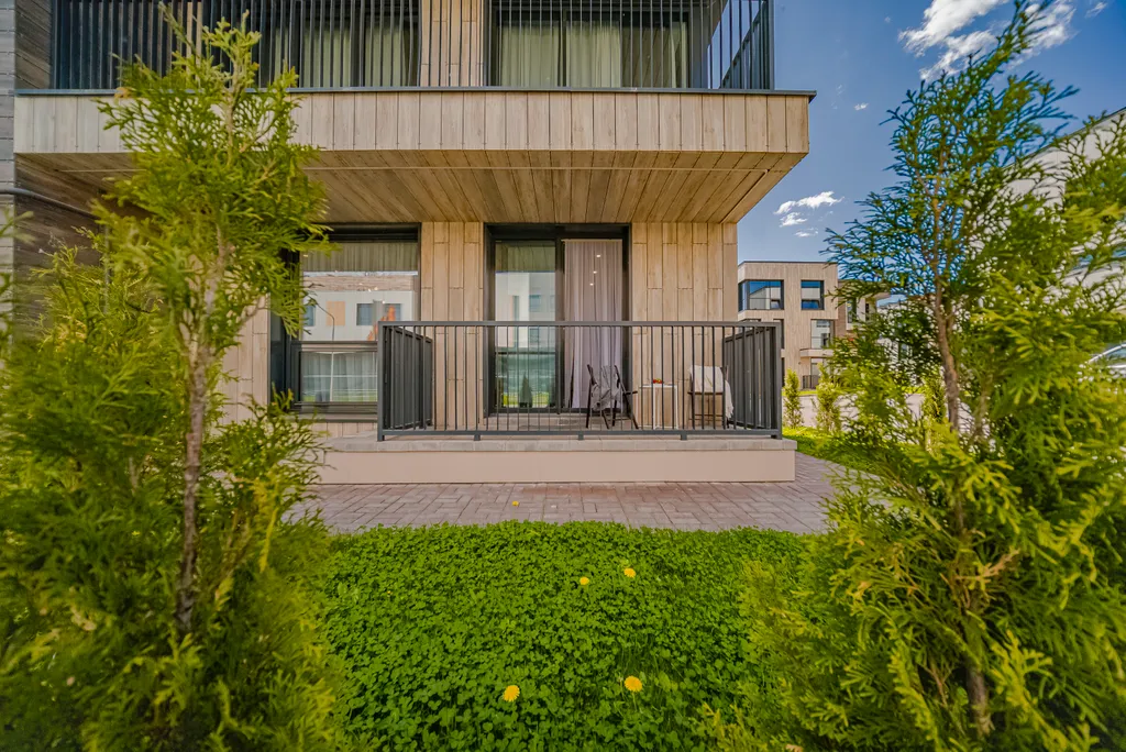 Охтаинн 26-1 с видом на школу