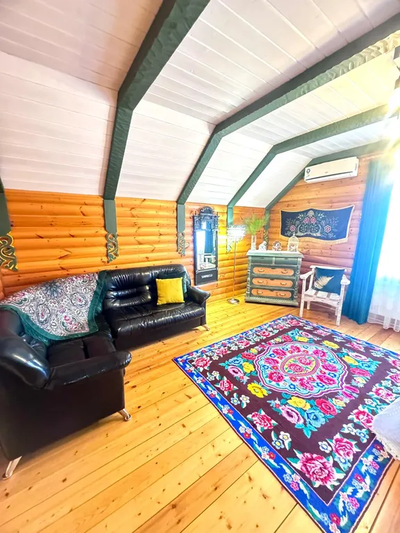 Просторный дом с банькой и видом на храм