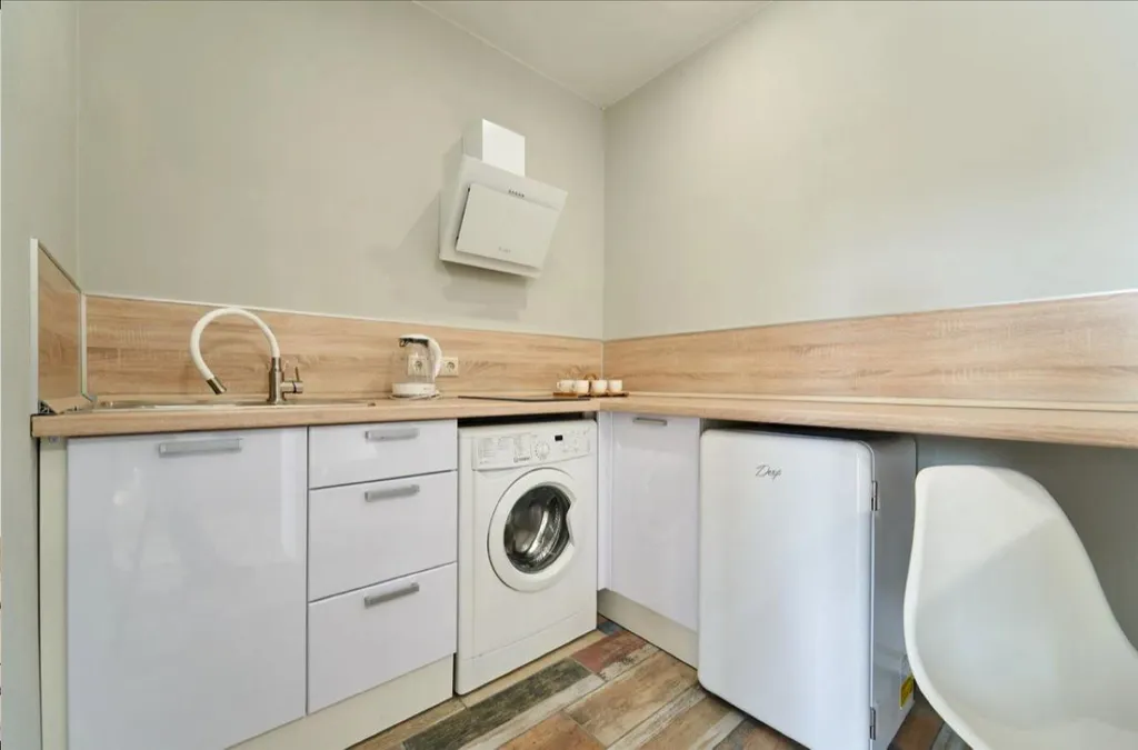 Студия с теплым бассейном