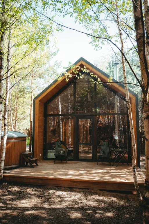 Барнхаус с панорамными окнами, камином и банным чаном фурако