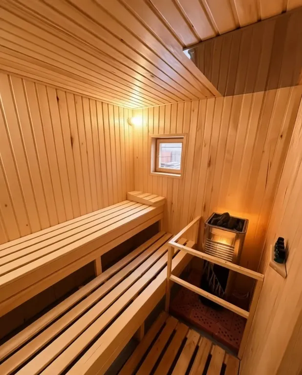 Новый, уютный дом на огороженной территории