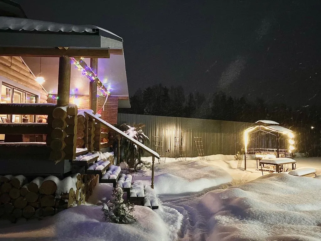 Домик со своим прудом и баней