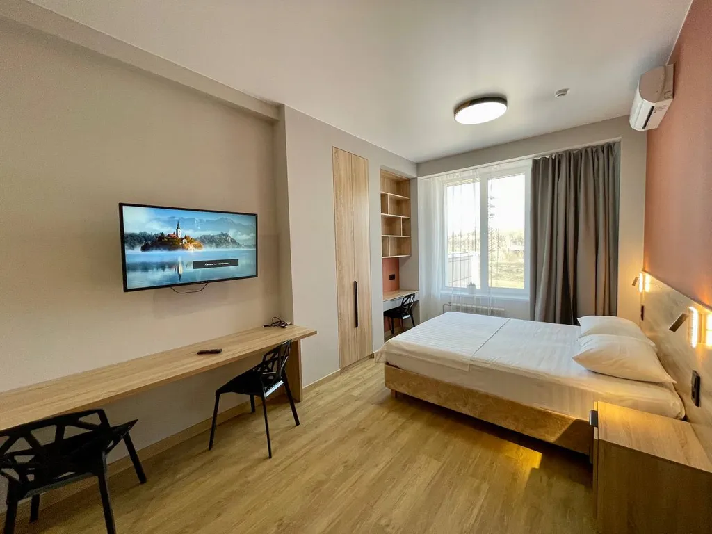 "В Гости!" на Запорожской 69  (1к студия №5 рядом с БЦ "Сити")