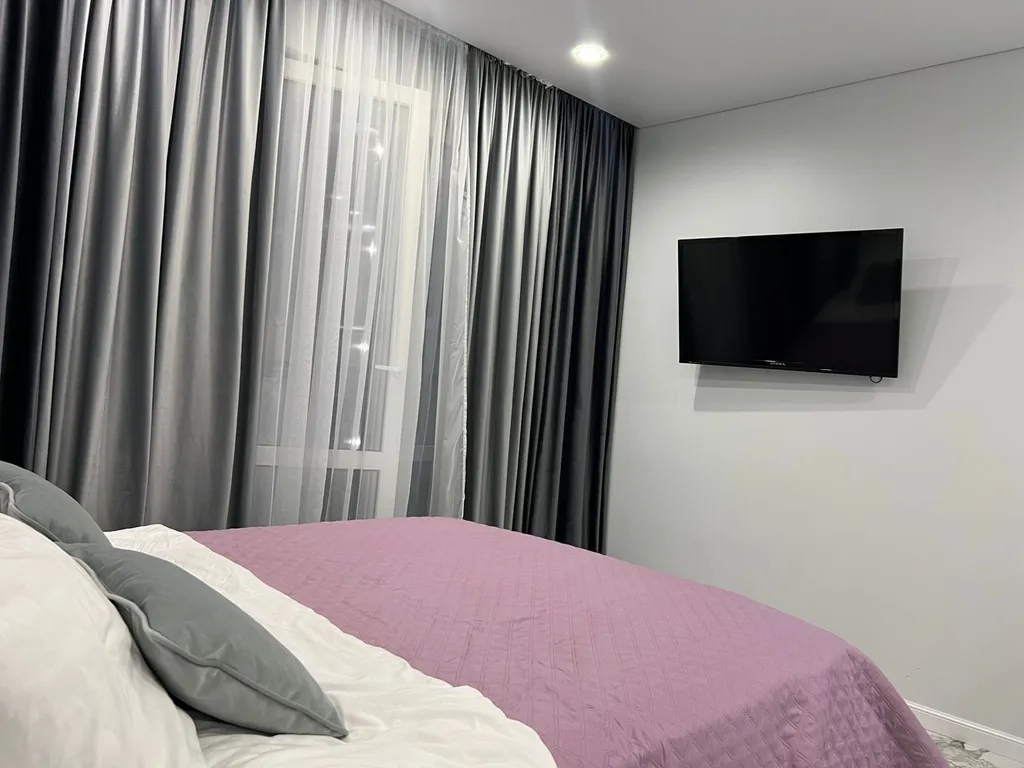 Новая студия с видом на горную реку и лес