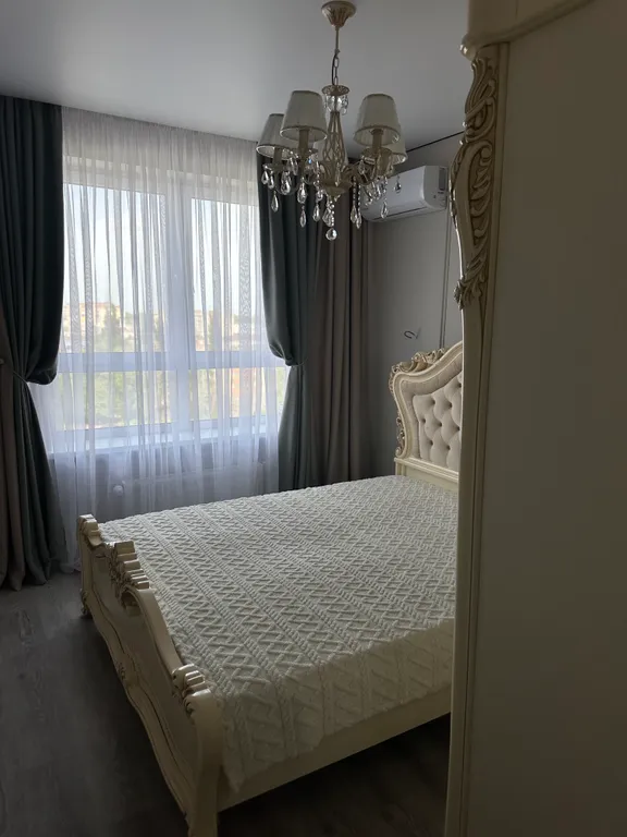 Уютная квартира в новом комплексе с дизайнерским ремонтом