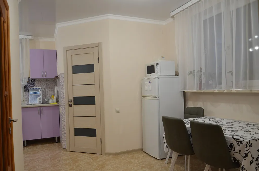 Пол дома с отдельным входом и двором