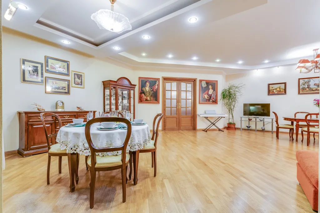 Квартира Квартира с видом на сквер им. Пушкина — Санкт-Петербург