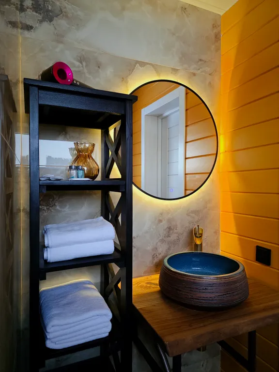 Дом на берегу реки