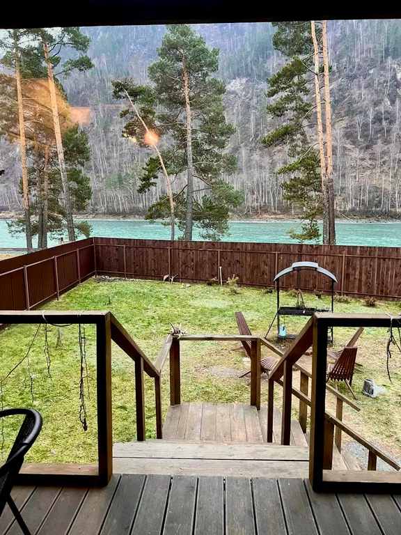 Благоустроенный а-фрейм на берегу Катуни