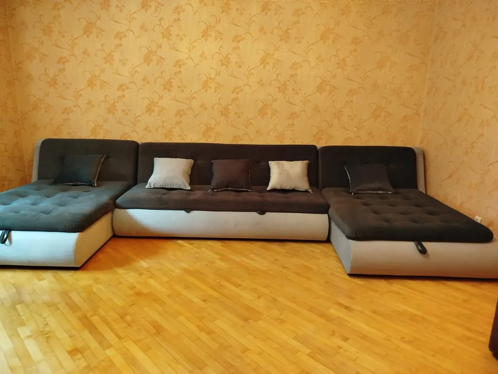 Вместительная квартира на театральной площади