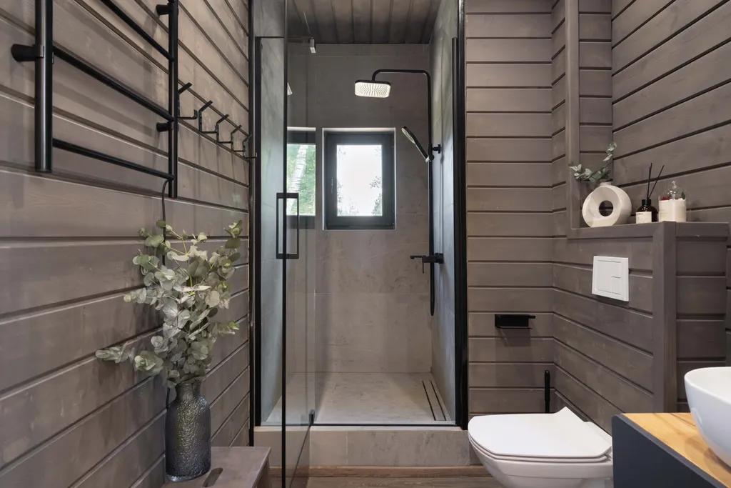 Загородный дом на берегу реки со своим пляжем