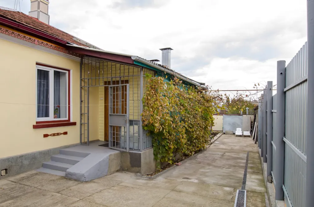 Дом в центре с отдельным двором