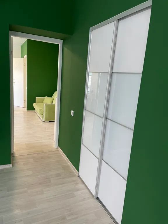 Шикарная студия с выходом на собственную крышу с садовой мебелью