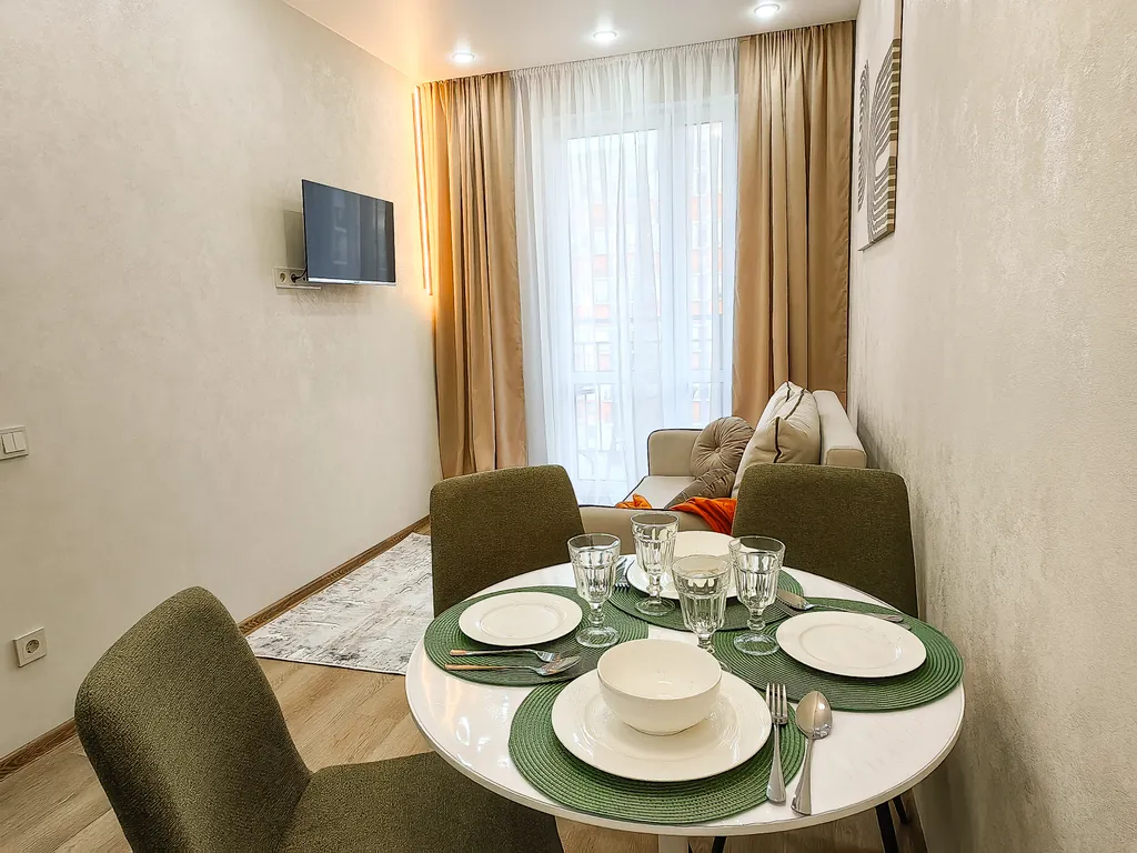 Уютные апартаменты с видом на лес и набережной у дома