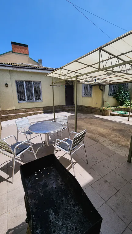 Дом с отдельным двором рядом с Театральной площадью