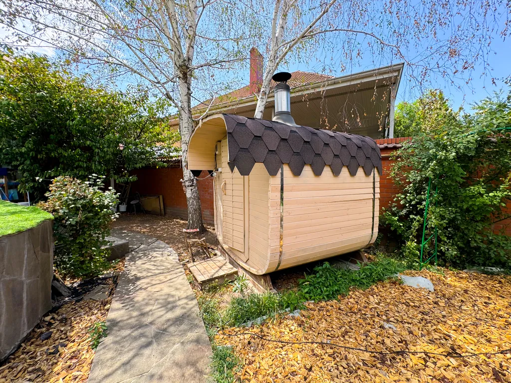 Дом с бассейном у парка Галицкого