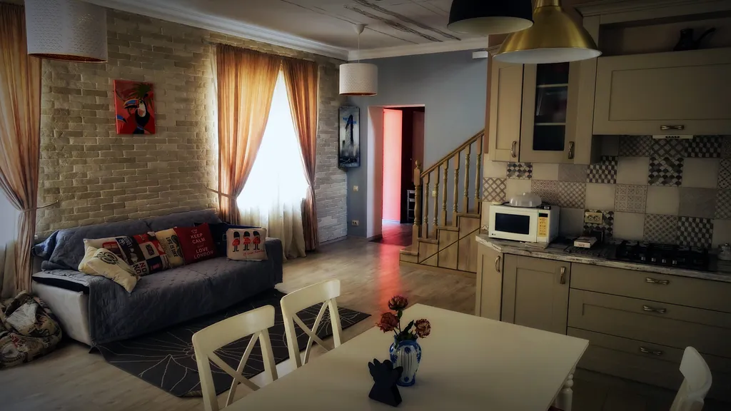 Частный 2-этажный дом