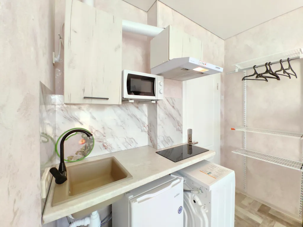 Квартира Квартира Студия с отоплением, кухней, стиралкой, балконом, парковкой, беседкой — Судак