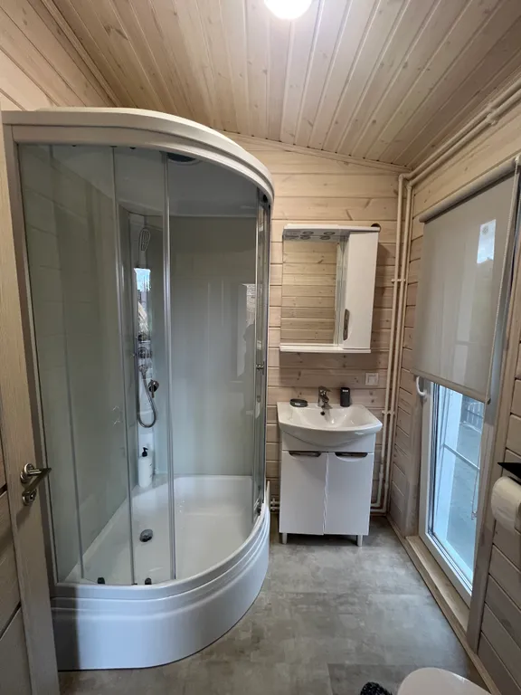 Просторный дом Елка с панорамными окнами в тихом месте