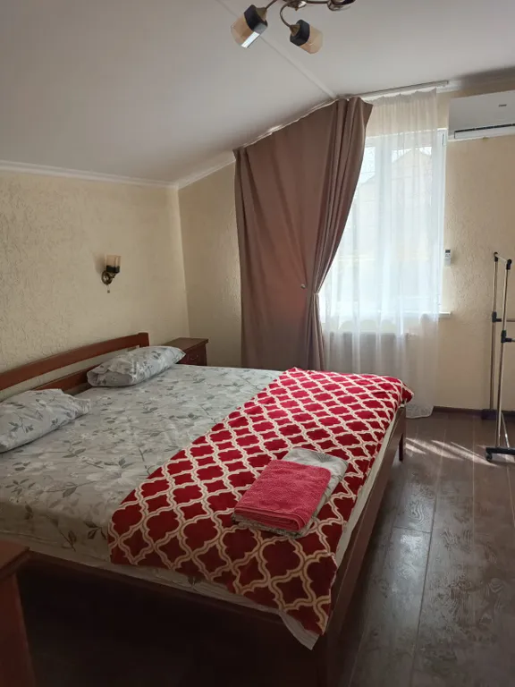 Уютный дом в живописном поселке у моря