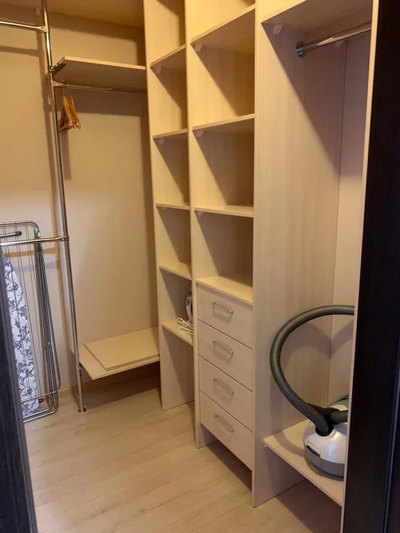 Квартира Вместительная квартира, закрытый двор, рядом с ТЦ Покровскай — Красноярск