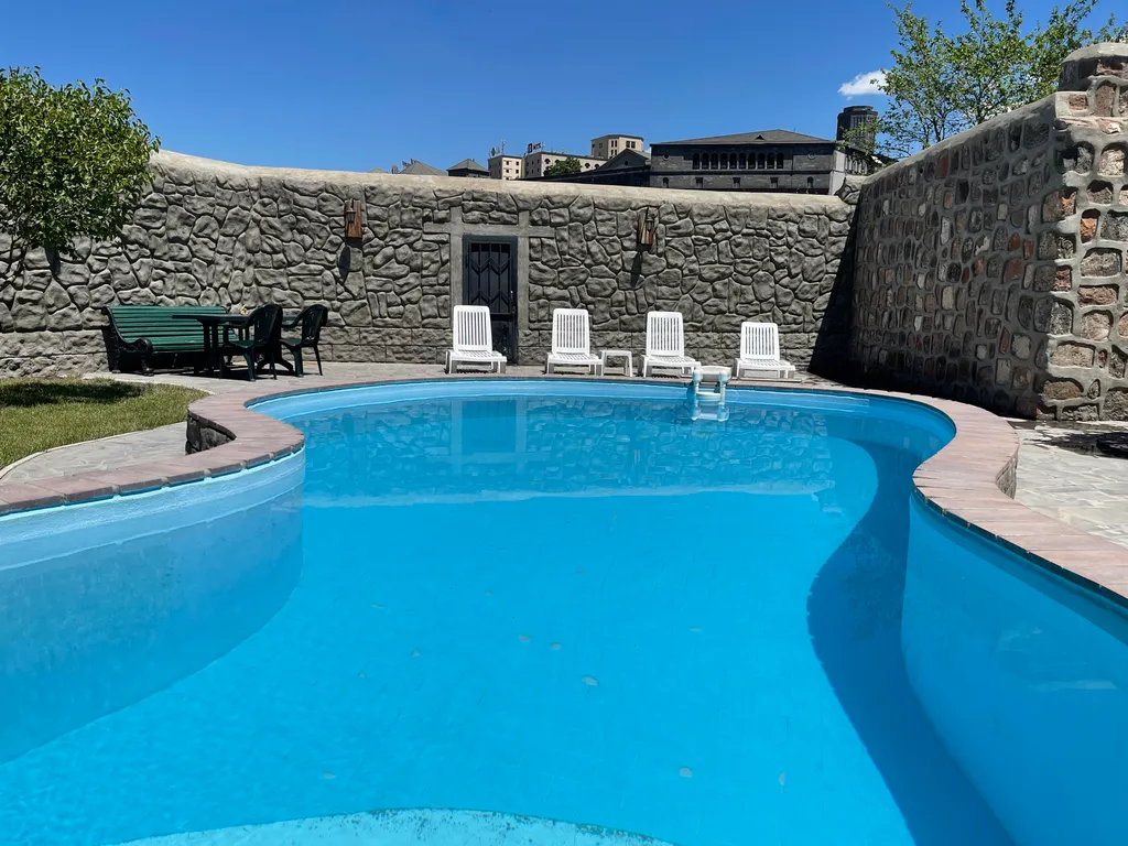 Шикарный дом в центре с бассейном