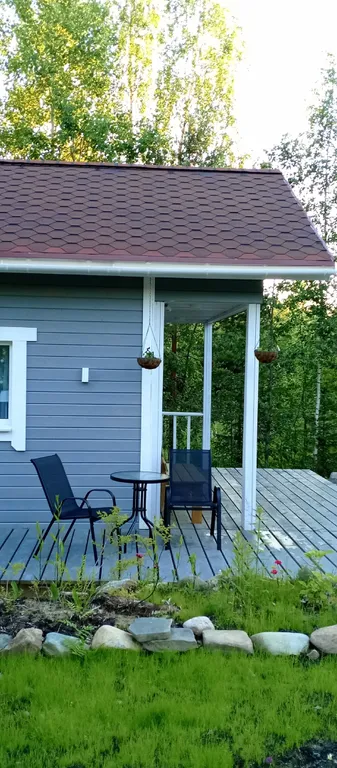 Дом и баня у скалы