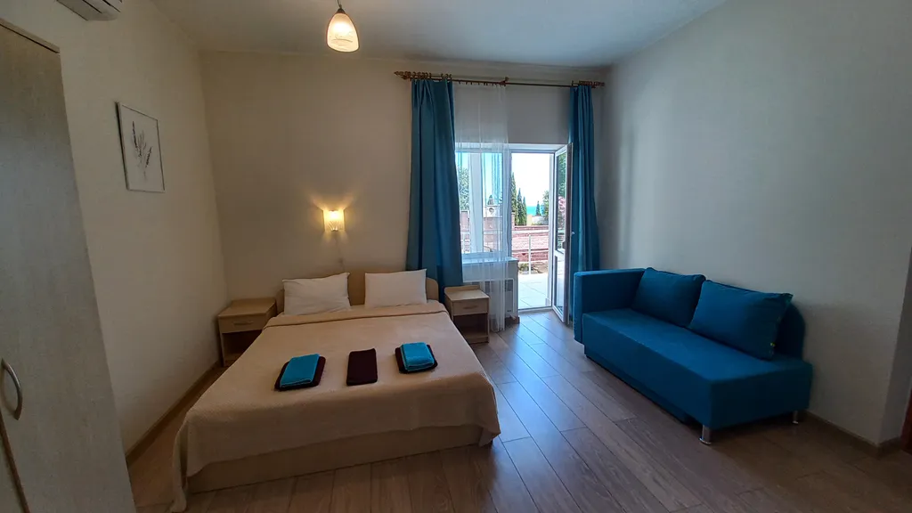 Две смежные комнаты с санузлом для четырёх человек