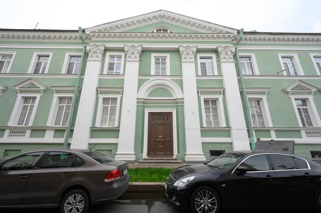 Элегантная квартира Delux с тремя спальнями, парковкой у Эрмитажа