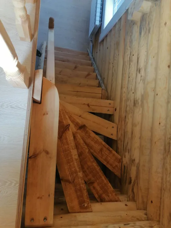 Домики на берегу моря в городе