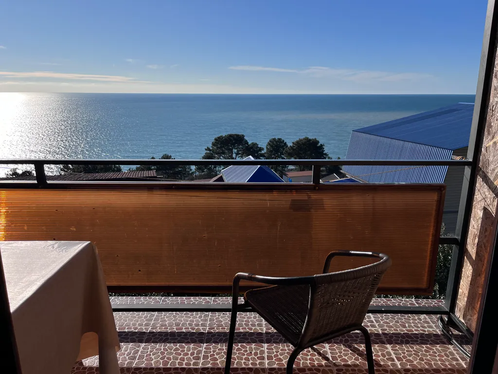 Дом на скалах с видом на море