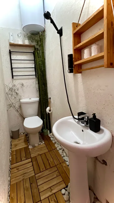 Quiet and tidy old city flat