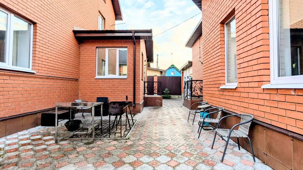 8-комнатный Дом