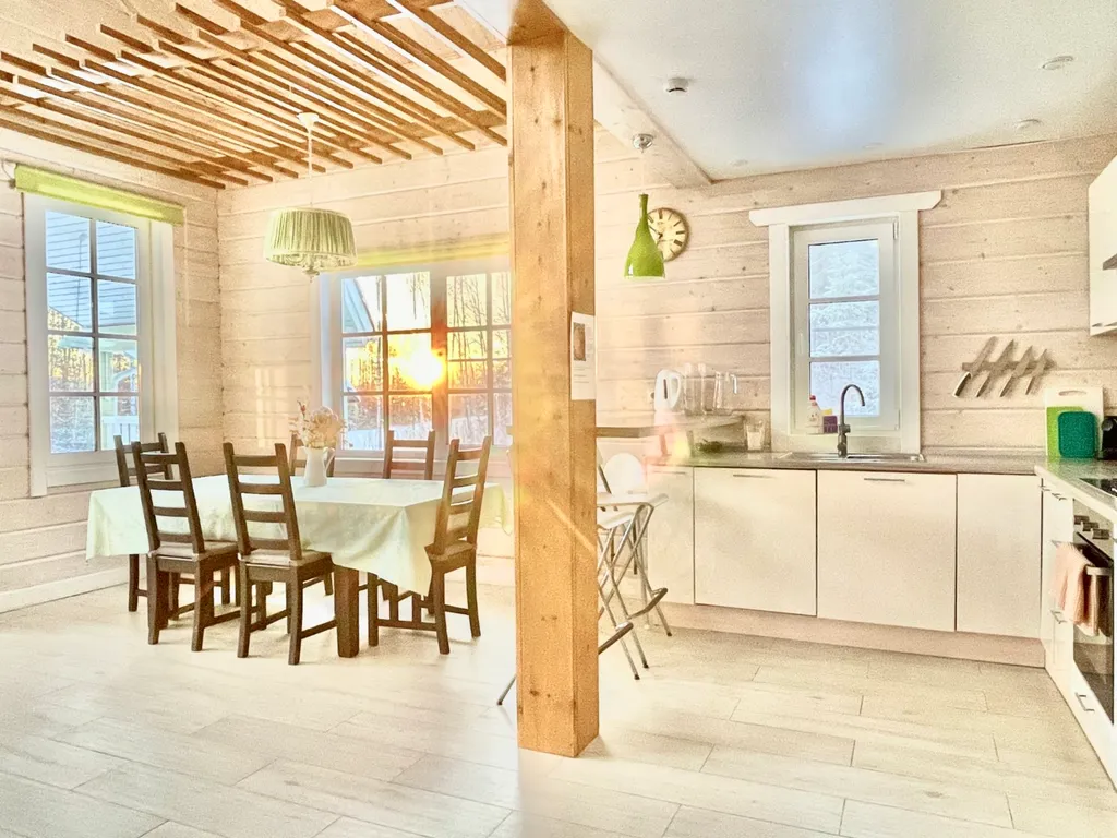 Коттедж с 4 спальнями, сауной и камином