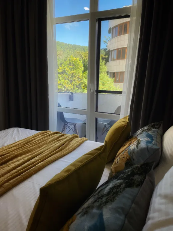 Апартамент в 3 минутах до моря с маленьким балконом и видом на горы