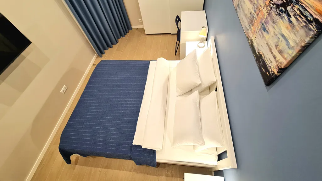 Квартира-студия с изолированной спальней и балконом в приморском парке