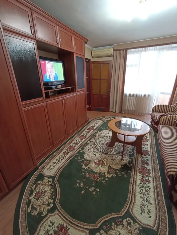 2-комнaтная квaртира в центpе Cимферополя (пaрк Tренeвa)