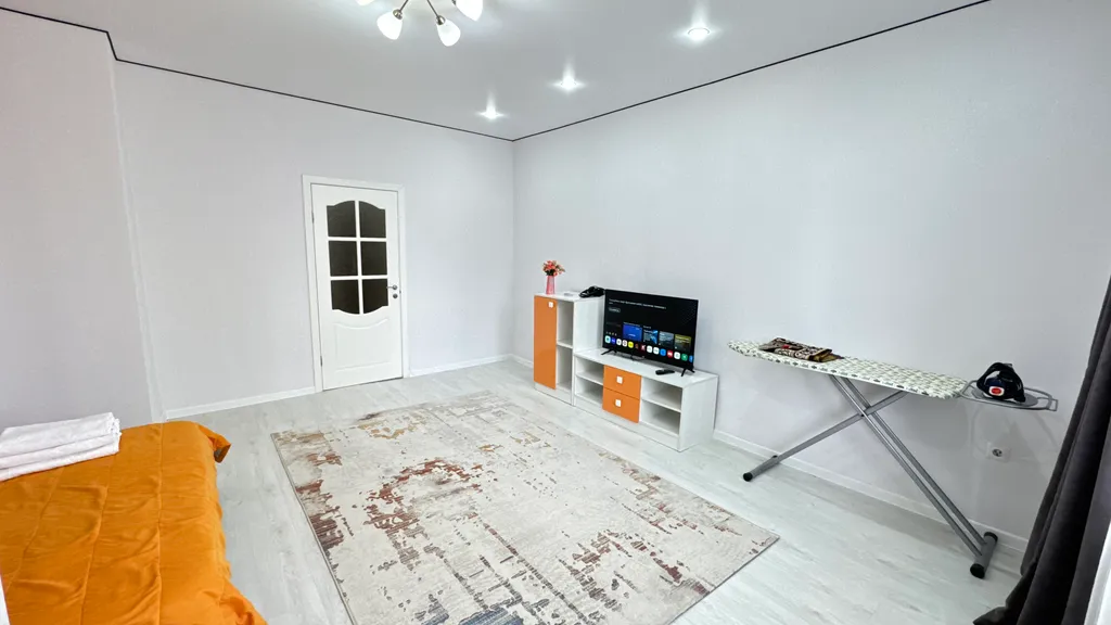 ЖК Дипломат в центре левого берега вид на Байтерек