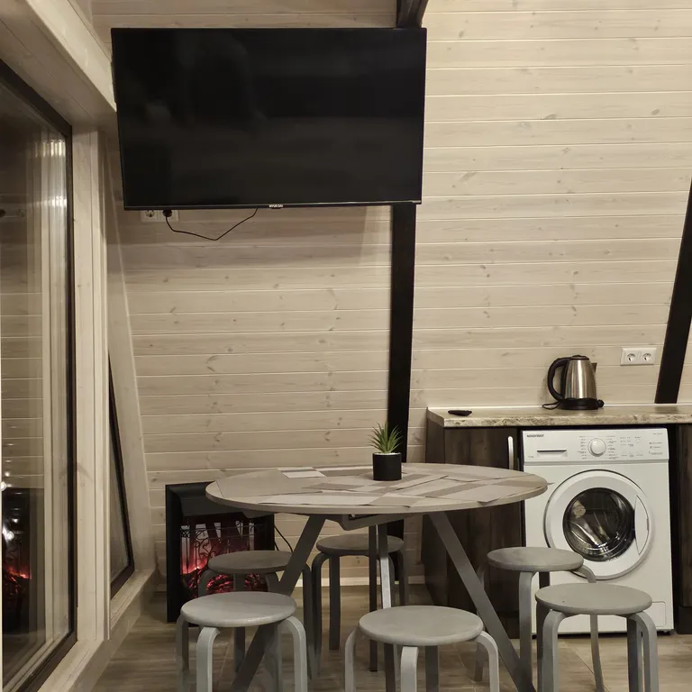 Шестиместный коттедж с изолированным участком 10 соток №1