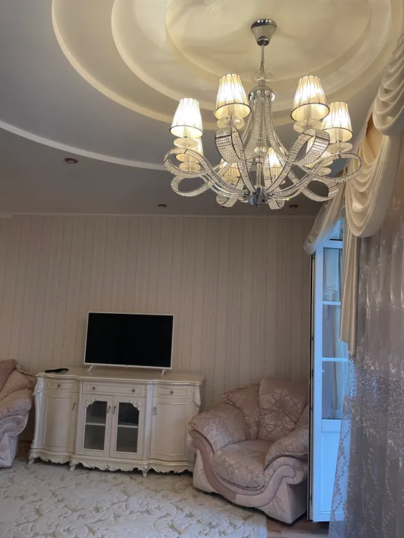 Номер в центре Ялты в 100 метрах от моря в историческом здании 1875 года