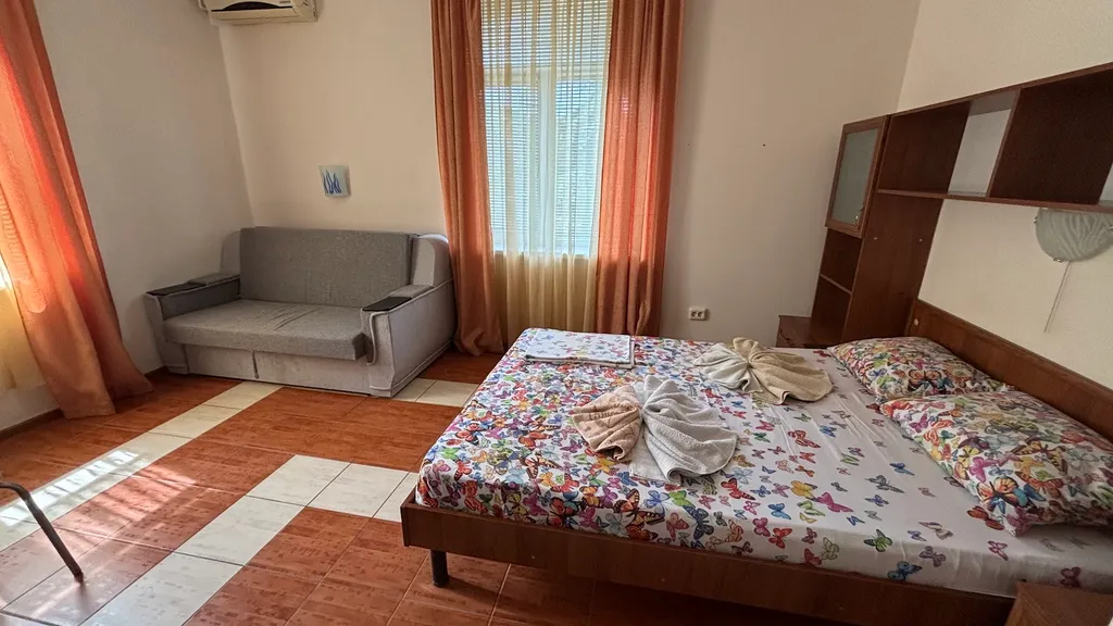 Квартира №7 четырёхместный номер без балкона — аренда посуточно в Судак